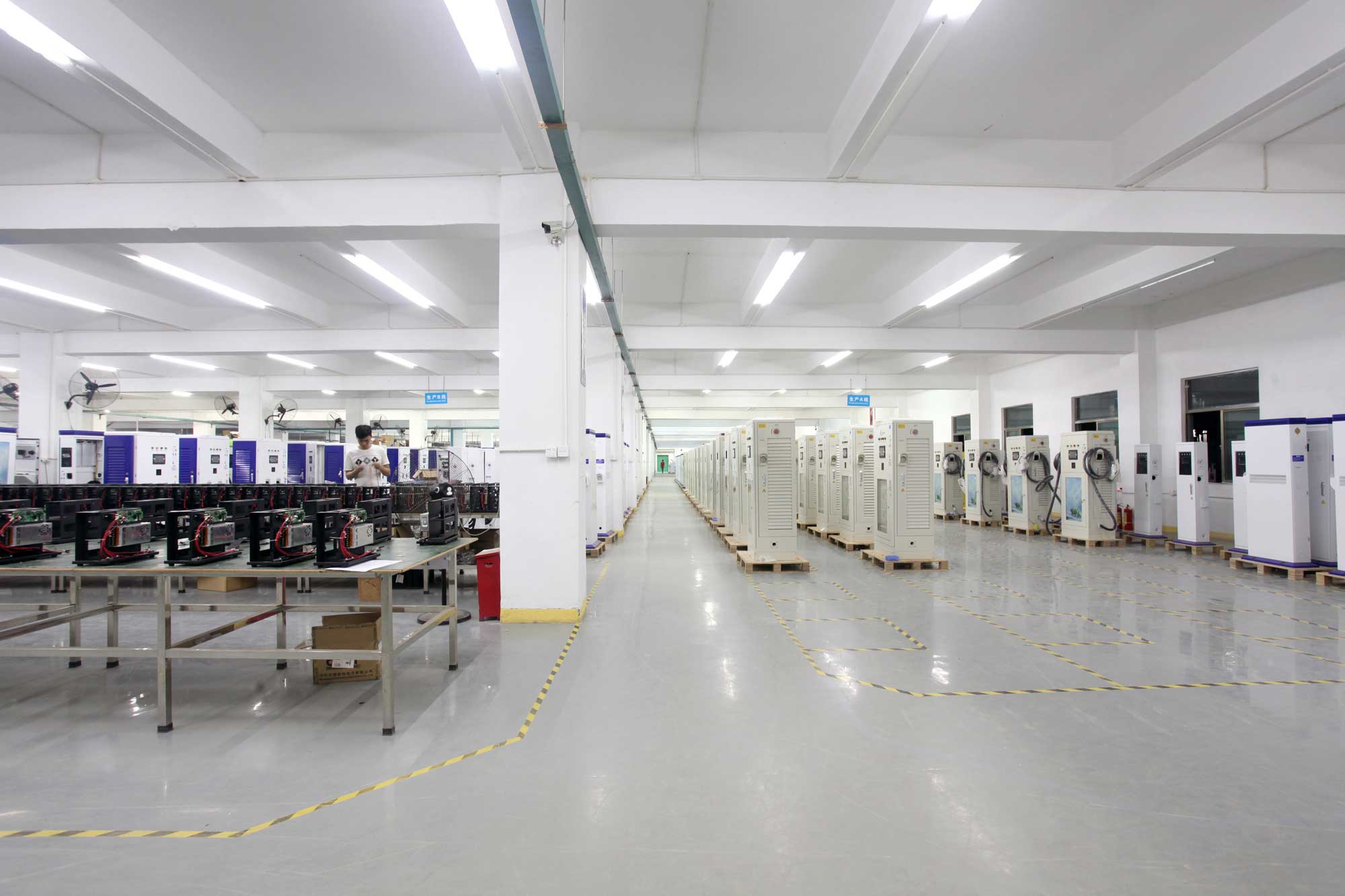 充電樁車間實(shí)物展示(圖1)